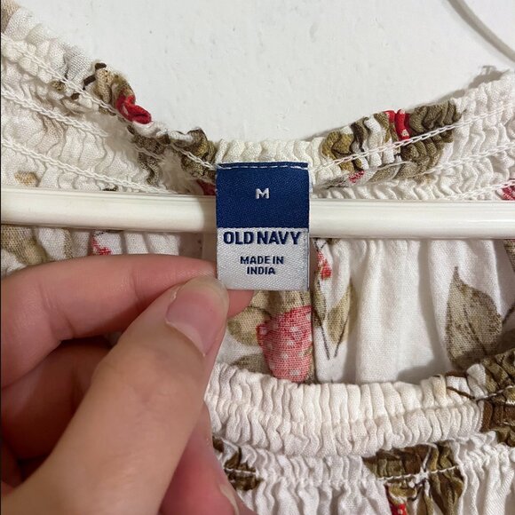 Old Navy Cropped Puff-Sleeve Strawberry Print Top - Picture 3 of 3